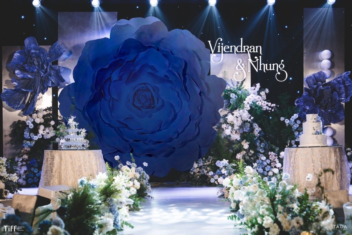 Sân khấu cưới được trang trí bởi TIFF Wedding Planner tại JW Marriott. (Ảnh: TIFF)