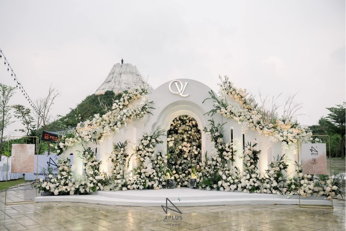 Cổng hoa của do Phong Design Wedding thiết kế và trang trí (Ảnh: Phong Design Wedding)