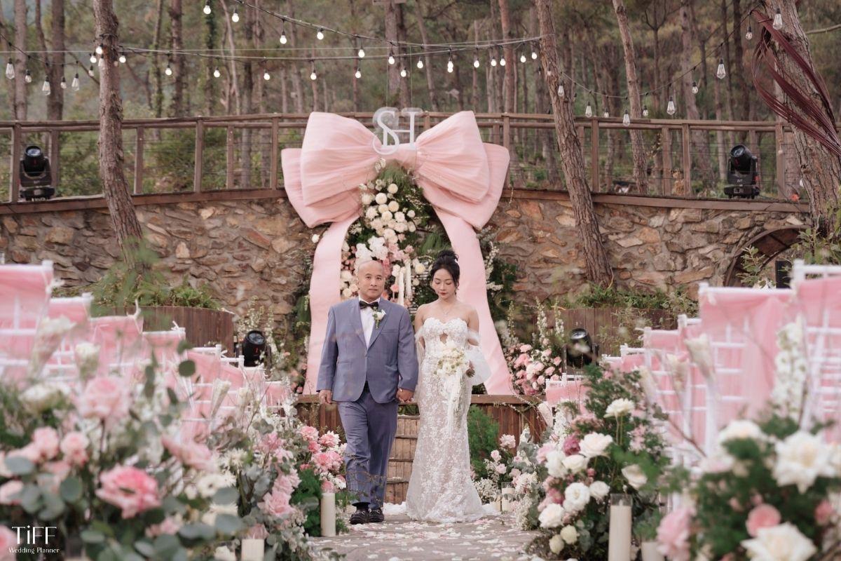 Destination Wedding là hình thức tổ chức lễ cưới tại một địa điểm đặc biệt, xa nơi sinh sống của cặp đôi và phần lớn khách mời. (ẢNH: TIFF.vn)