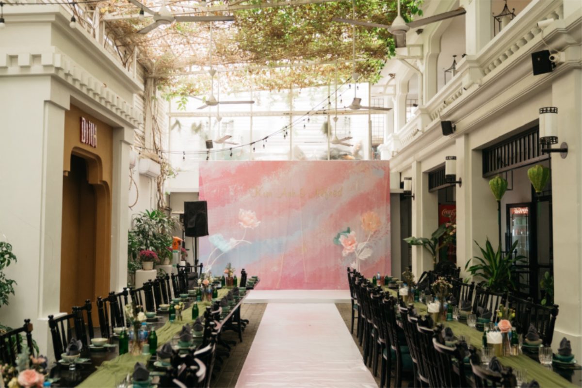 Sảnh tiệc trong nhà phong cách cổ điển tại Dinh Restaurant. (Ảnh: Sưu tầm) 