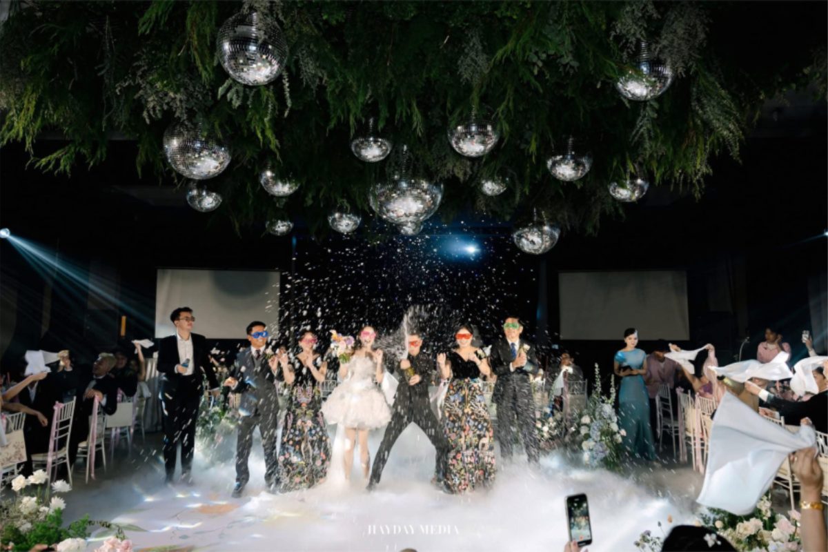 Không gian tiệc cưới trong nhà tại Saigon South Marina Club với thiết kế hiện đại và ánh sáng ấm áp. (Ảnh: Sưu tầm)