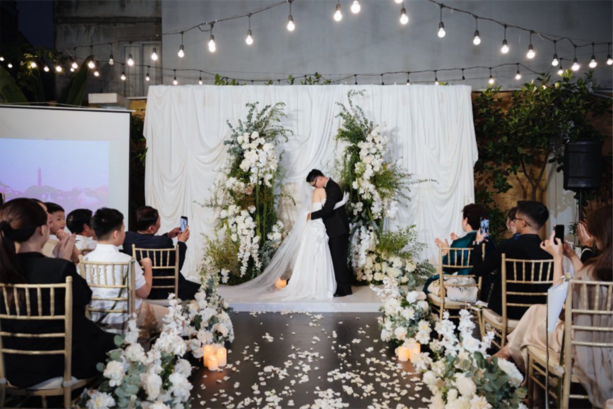 Khu vườn sau tại Dinh Restaurant với không gian xanh mát, lãng mạn, thích hợp tổ chức tiệc cưới ngoài trời. (Ảnh: Sưu tầm) 