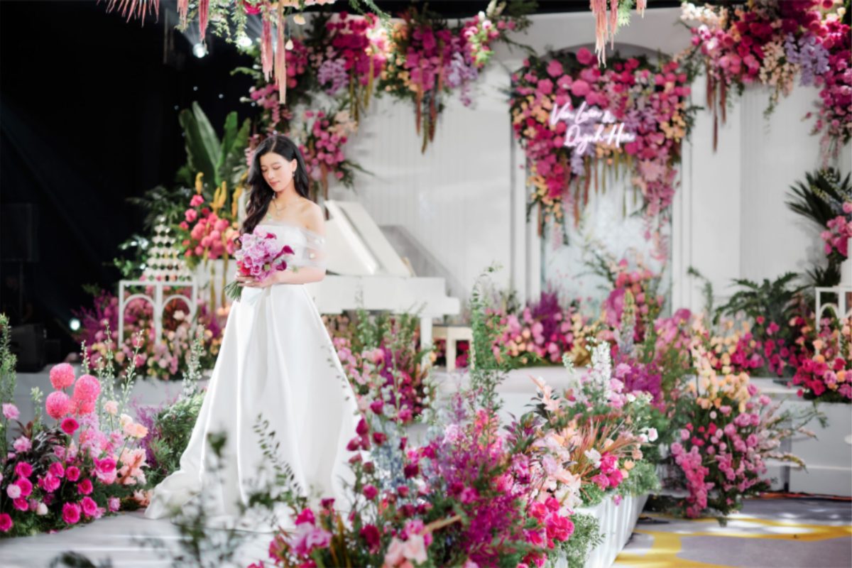 Phòng tiệc cưới nhỏ với thiết kế tinh tế, phù hợp lễ cưới thân mật 40–120 khách. (Ảnh: Sưu tầm)