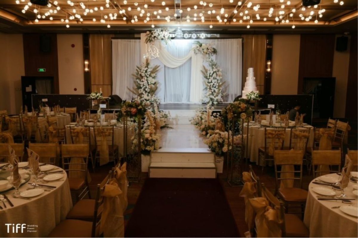 Bàn tiệc được setup sang trọng tại Elegant Suites Westlake. (Ảnh: TIFF.vn)