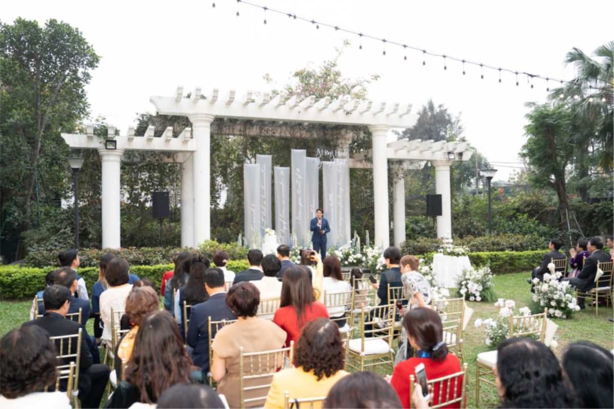 Sân vườn Elegant Suites – không gian lý tưởng để tổ chức các nghi thức lễ cưới ngoài trời lãng mạn. (Ảnh: TIFF.vn)
