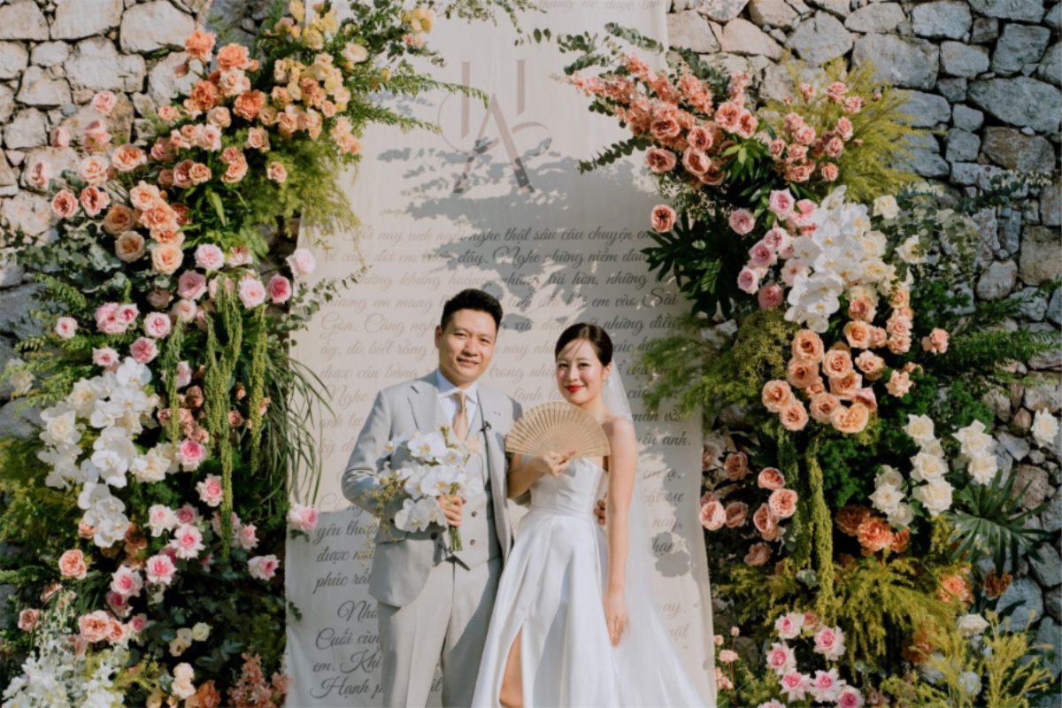 Phong cách trang trí tiệc cưới ngập tràn hoa tươi, lãng mạn và thơ mộng (Ảnh: Sưu tầm)