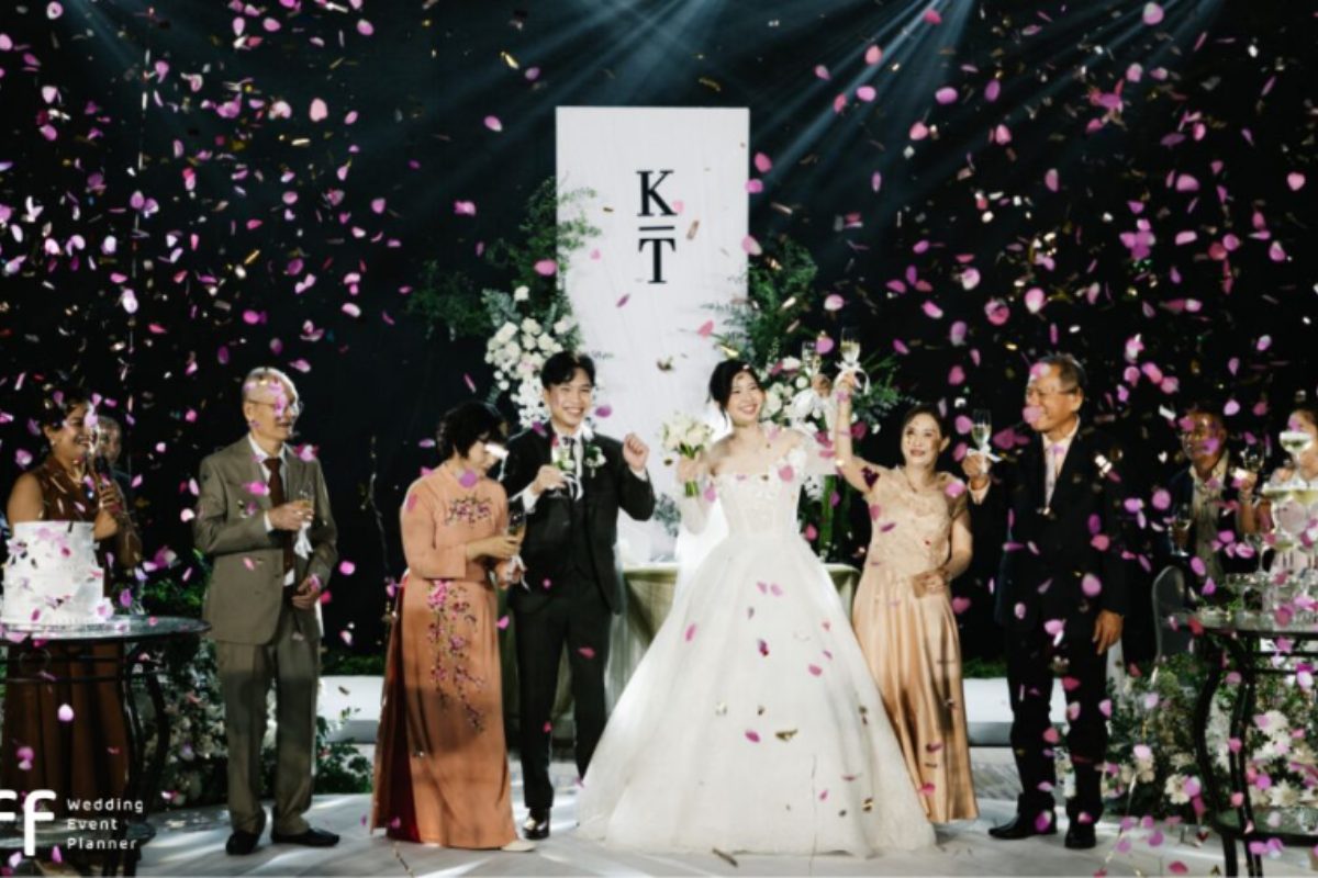 Chủ hôn phát biểu trong lễ cưới trang trọng. (Ảnh: TIFF.vn)