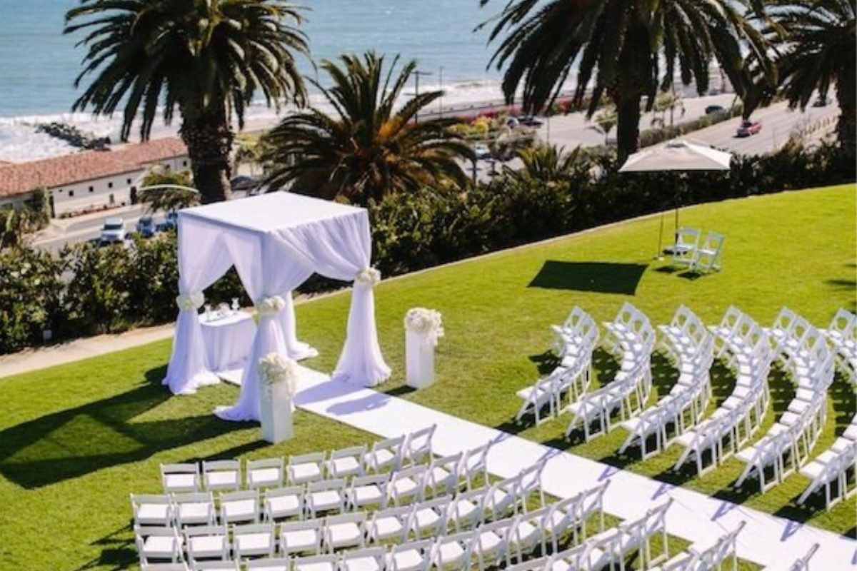 Tiệc cưới ngoài trời phong cách biển – Ocean/Seaside Wedding. (Ảnh: Sưu tầm) 