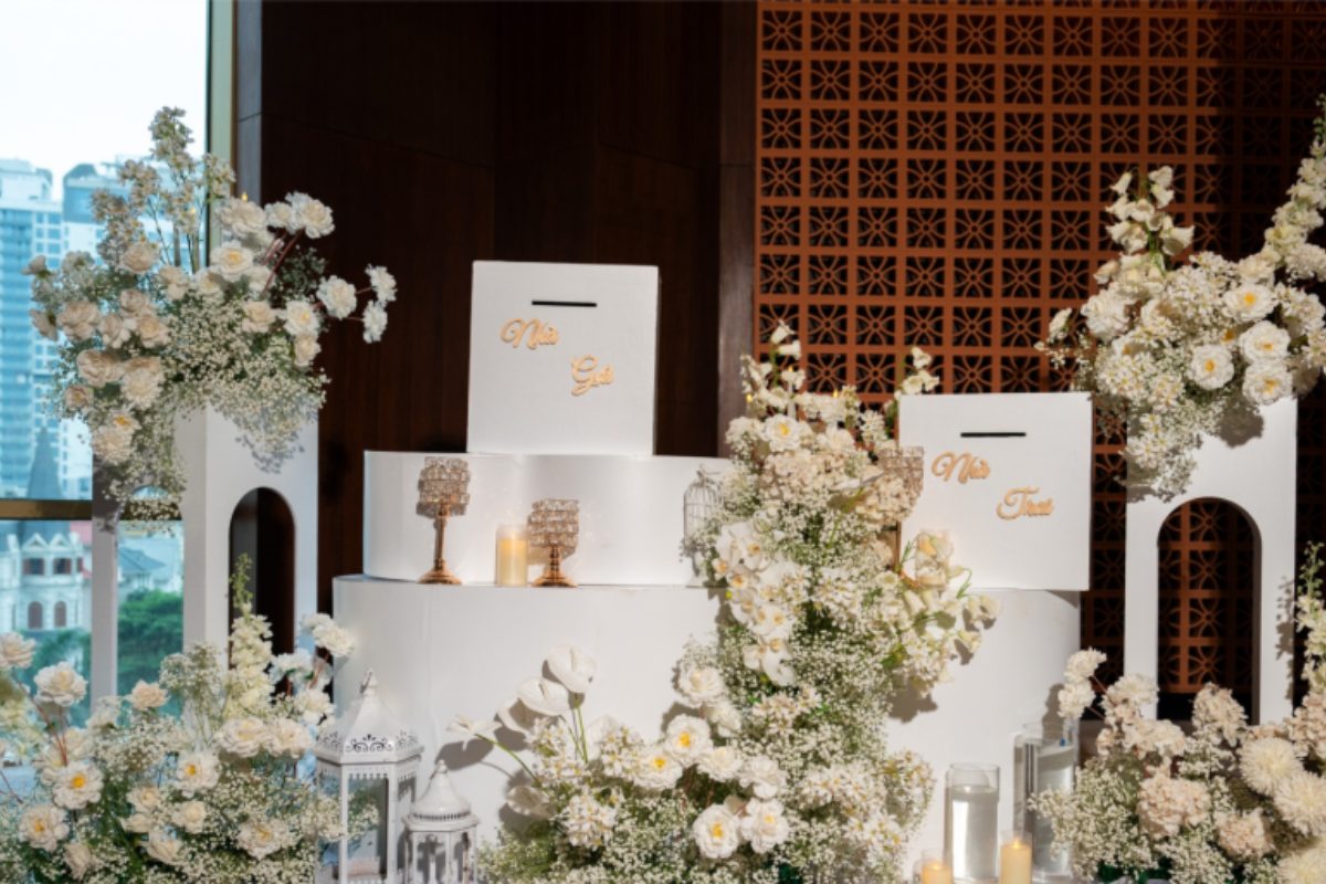 Bàn gallery được bày trí tinh tế, đồng điệu với phong cách thiết kế tổng thể, tôn lên sự nhẹ nhàng và sang trọng (Ảnh: Sưu tầm) 