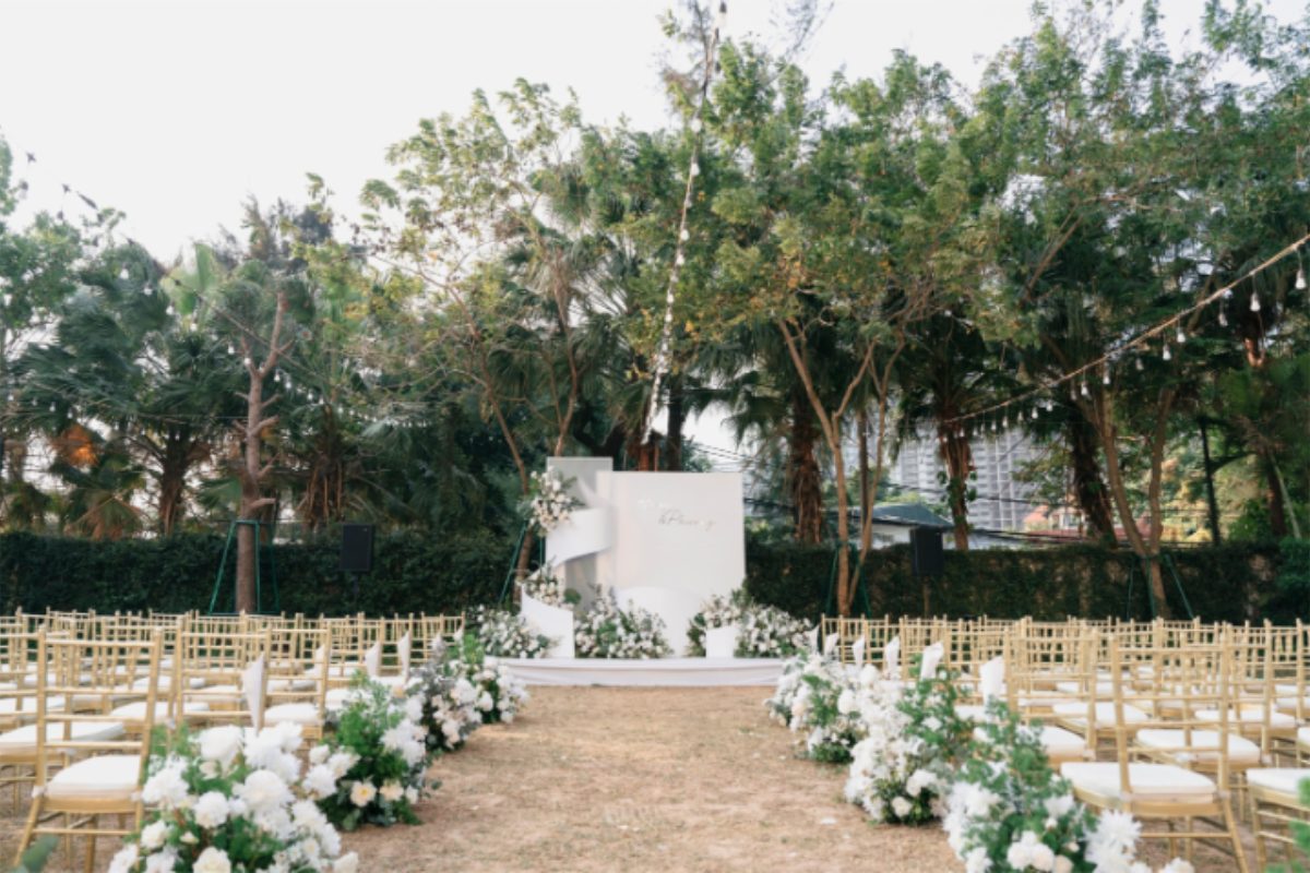 Giữa làn gió nhẹ và ánh hoàng hôn dịu, Elegant Suites Westlake mang đến không gian cưới ngoài trời đầy lãng mạn và tinh tế. (Ảnh: TIFF.vn)