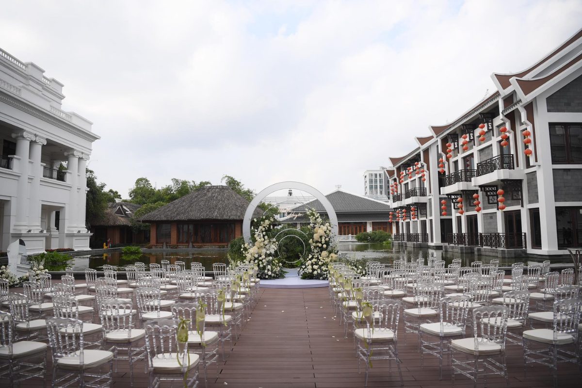 Khu vực sảnh ngoài trời tại Almaz phù hợp cho tiệc cưới thân mật (Ảnh: sưu tầm)