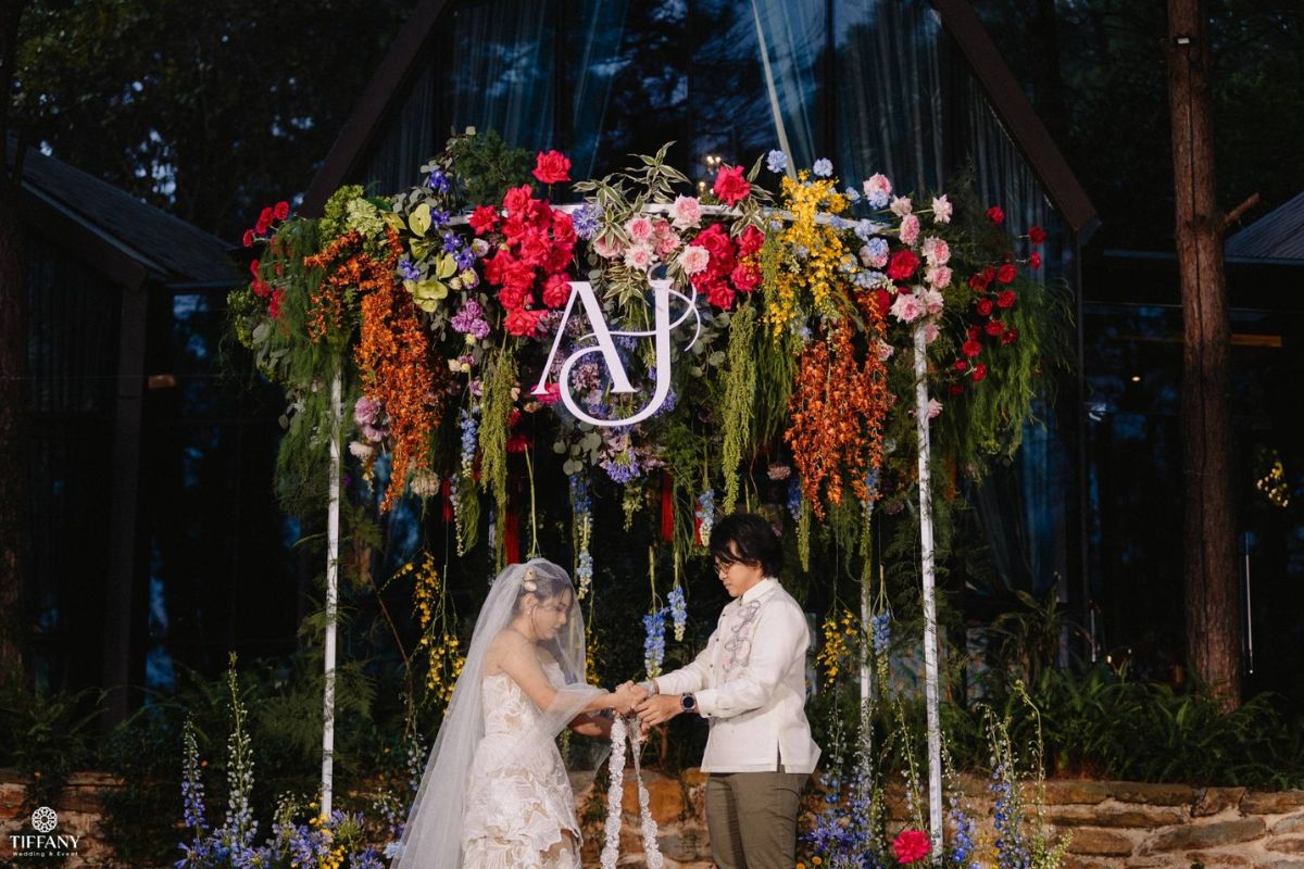 Hoa lá và ánh sáng kết nối tạo không khí tiệc cưới thú vị (Ảnh: TIFF)