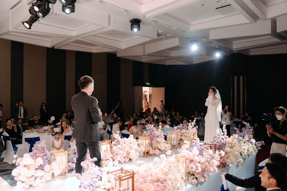 Không gian cưới Novotel Thái Hà được trang trí tinh tế và hiện đại (Ảnh: TIFF)