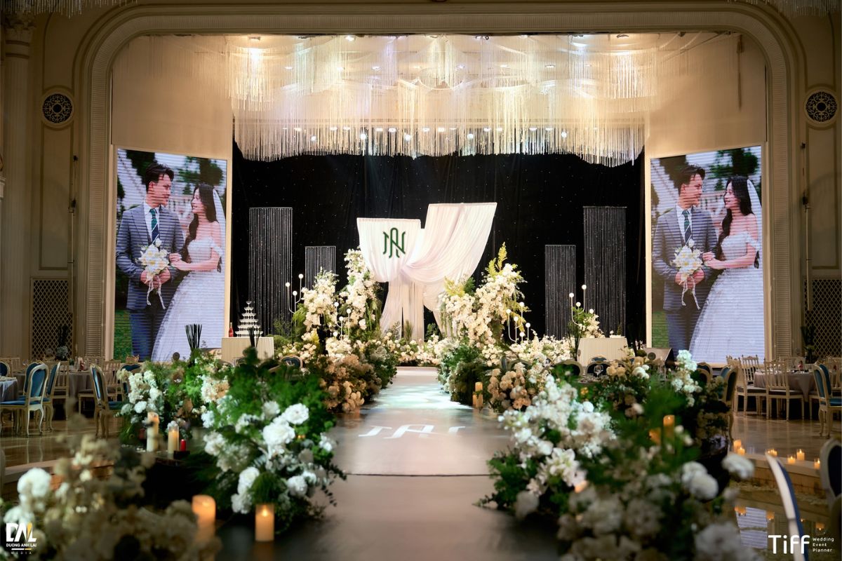 Sen Tây Hồ là địa điểm lý tưởng cho lễ cưới trong mơ (Ảnh: TIFF)