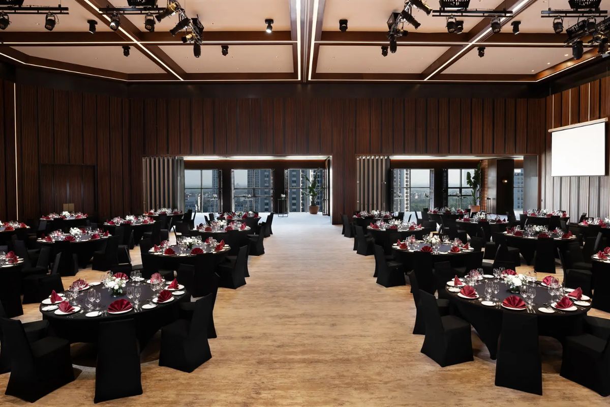 Không gian tiệc cưới với tầm nhìn toàn cảnh thành phố lãng mạn (Ảnh: Sưu tầm)