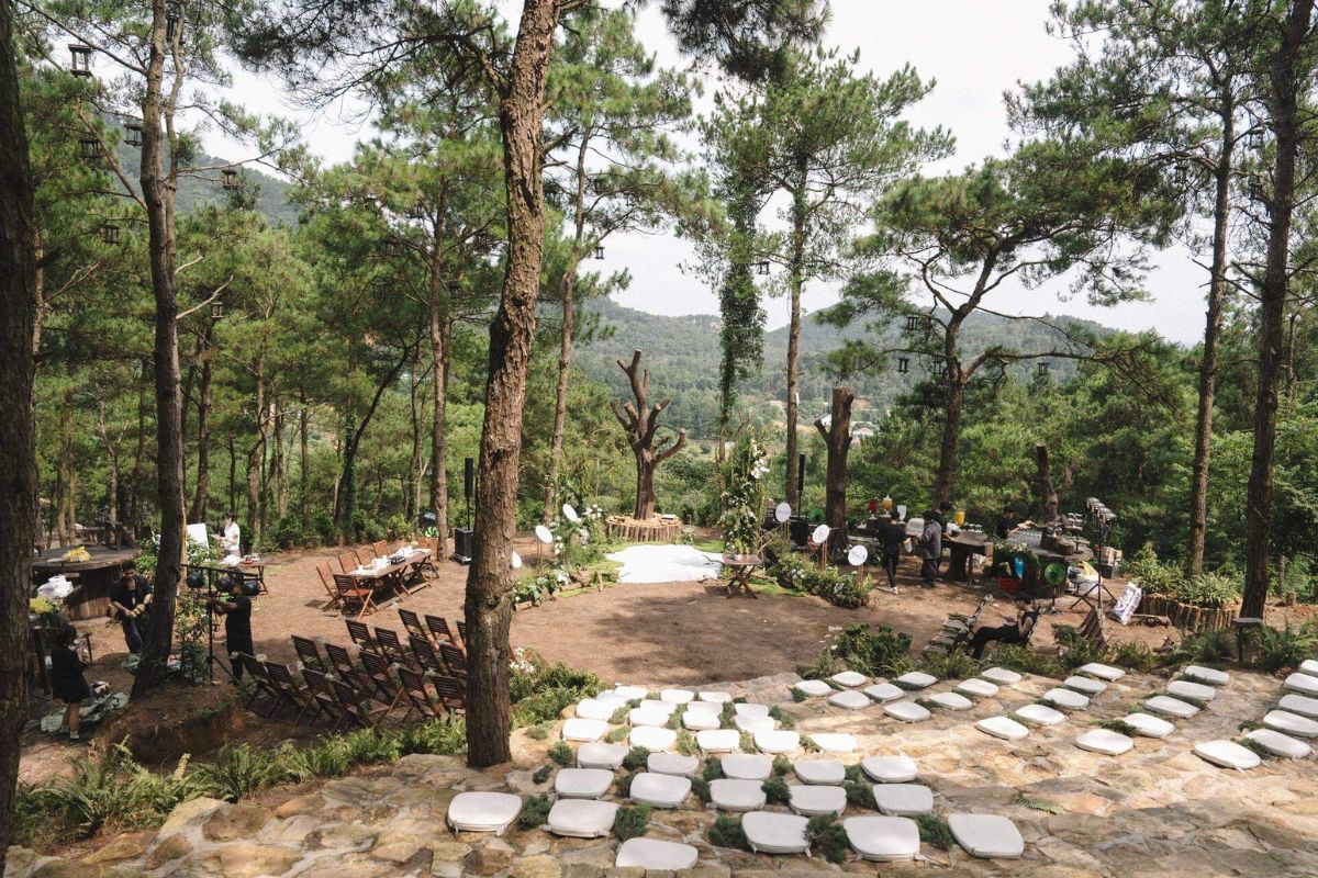 Không gian trang trí Đồi Llum gần gũi thiên nhiên ngoại thành (Ảnh: Sưu tầm)