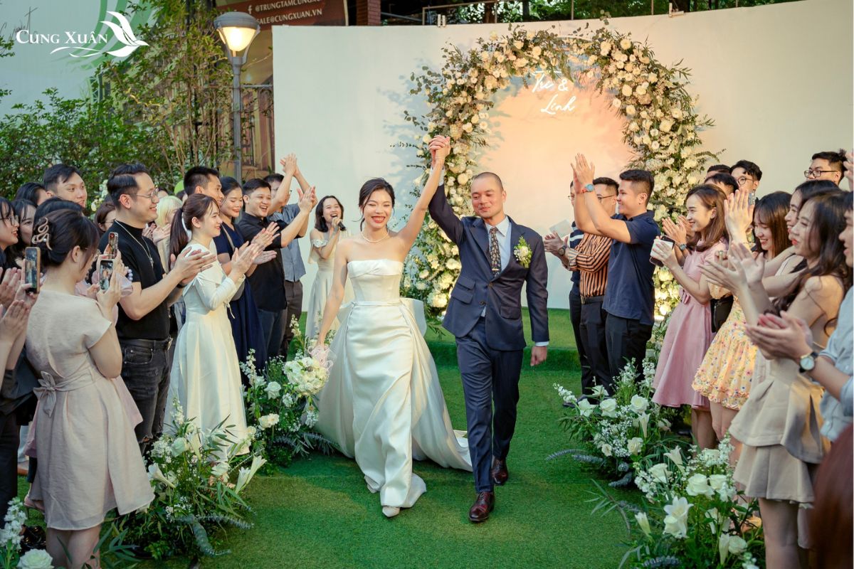 Không gian trang trí hoa tươi lung linh tại Trung tâm (Ảnh: Sưu tầm)