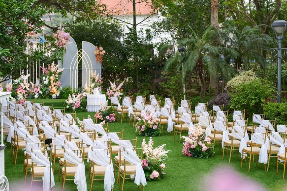 Sảnh Phương Đình lãng mạn tinh tế như không gian tiệc ngoài trời (Ảnh: Sưu tầm)