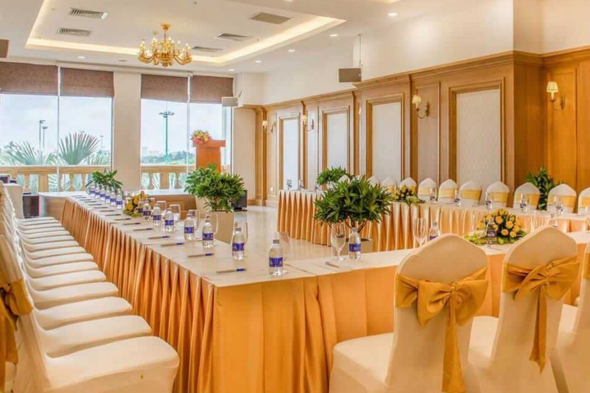 Phòng tiệc sang trọng tại Long Biên Palace (Ảnh: Long Biên Palace)