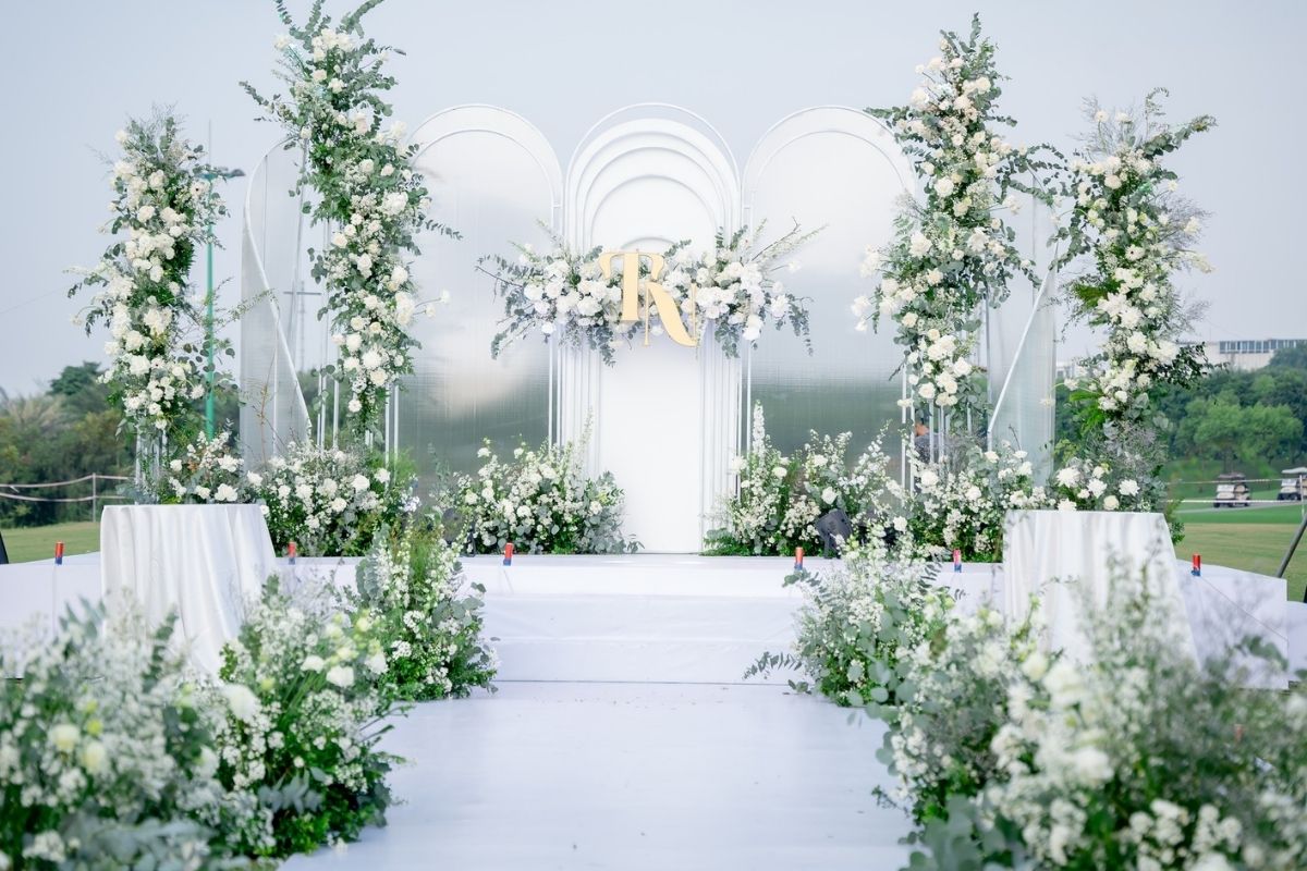 Sân khấu tiệc cưới  ngoài trời tại Long Biên Palace (Ảnh: Long Biên Palace)