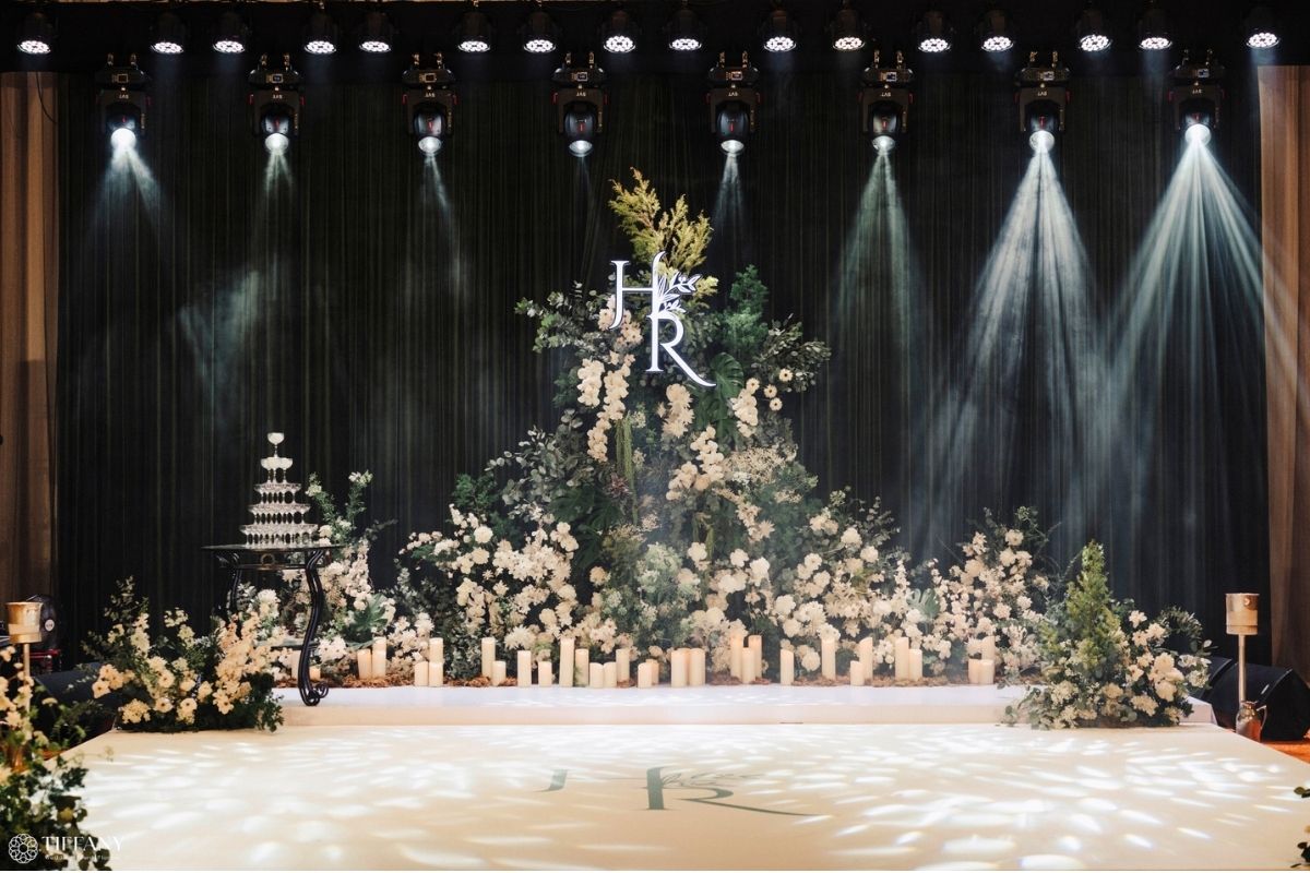 Sân khấu trang trí tiệc cưới tổ chức tại Sheraton Hotel Hanoi (Ảnh:TIFF)