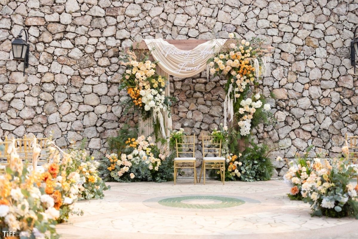 Sân khấu ngoài trời được trang trí bởi TIFF tại khu tường đá của Sheraton Hanoi Hotel (Ảnh: TIFF)