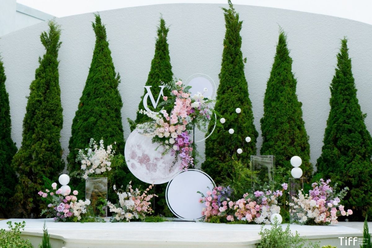 Trang trí tiệc cưới Chi & Việt tại Star Palace Sen Tây Hồ (Ảnh: TIFF)