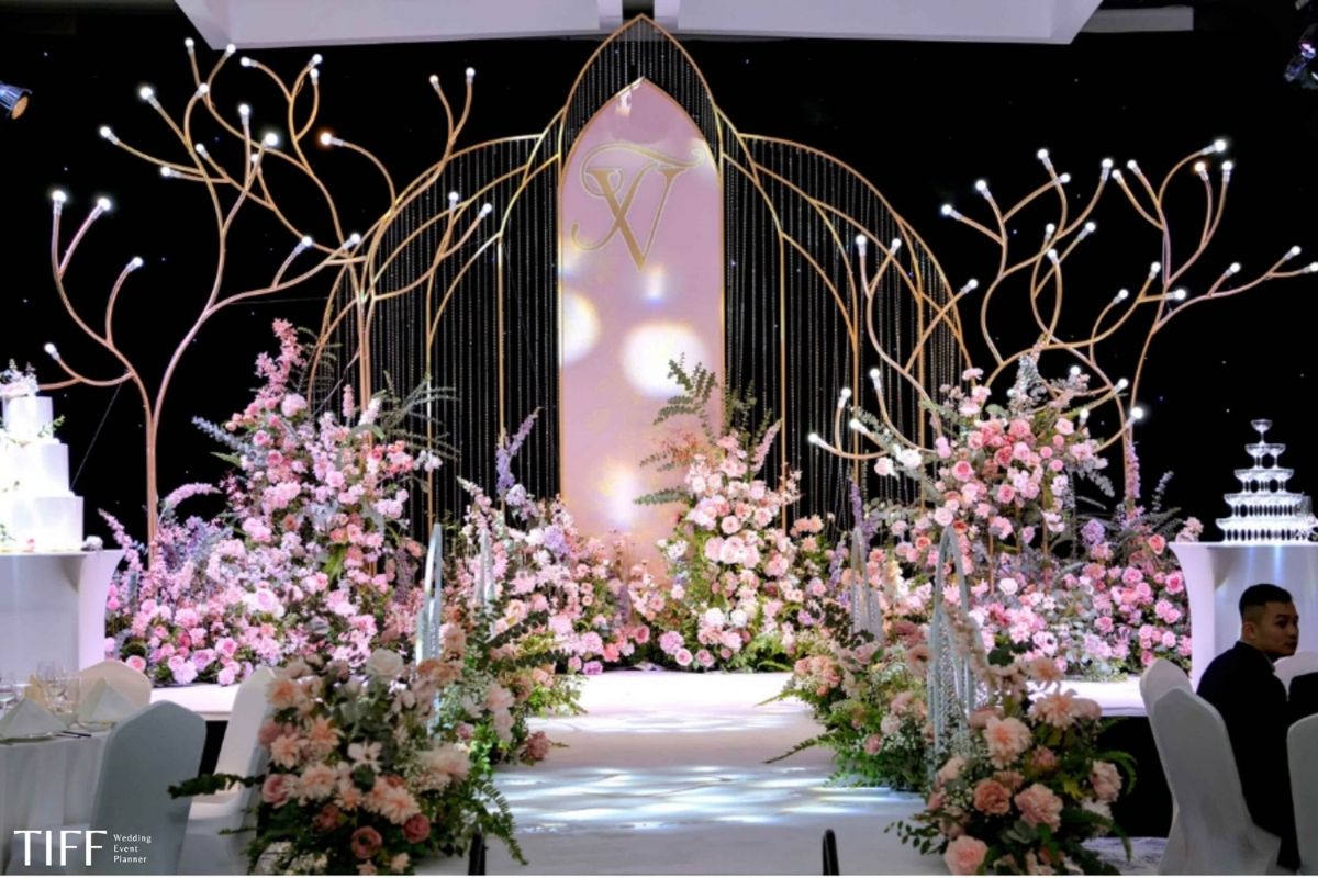Trang trí tiệc cưới Đức Việt & Huyền Trang tại Novotel Hanoi (Ảnh: TIFF)