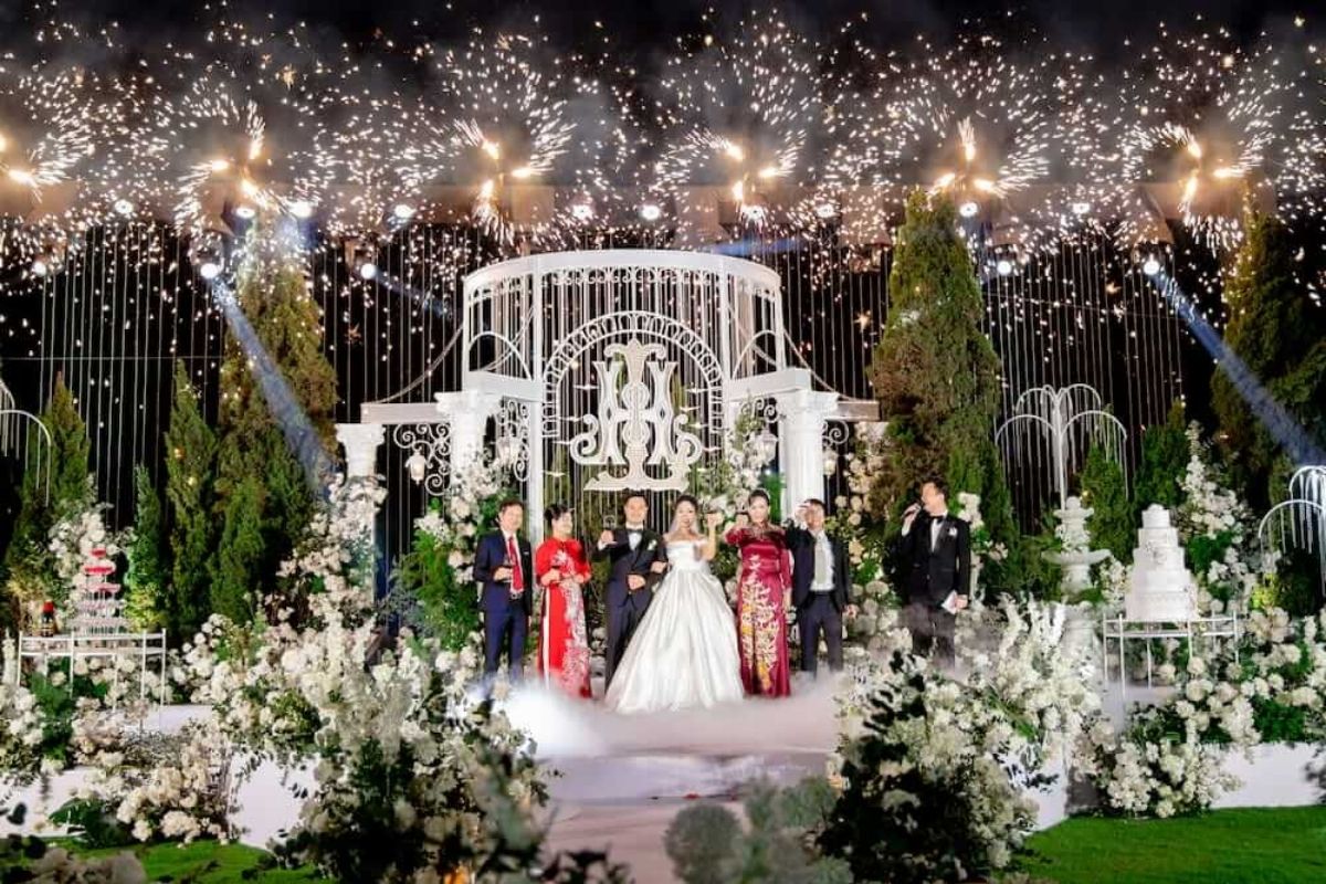 Tiệc cưới ngoài trời tại Long Biên Palace (Ảnh: Long Biên Palace)