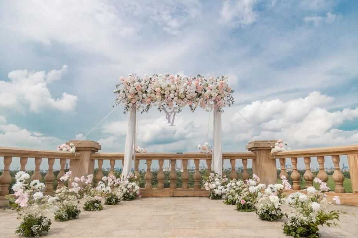 Tiệc cưới ngoài trời tại Long Biên Palace (Ảnh: Long Biên Palace)