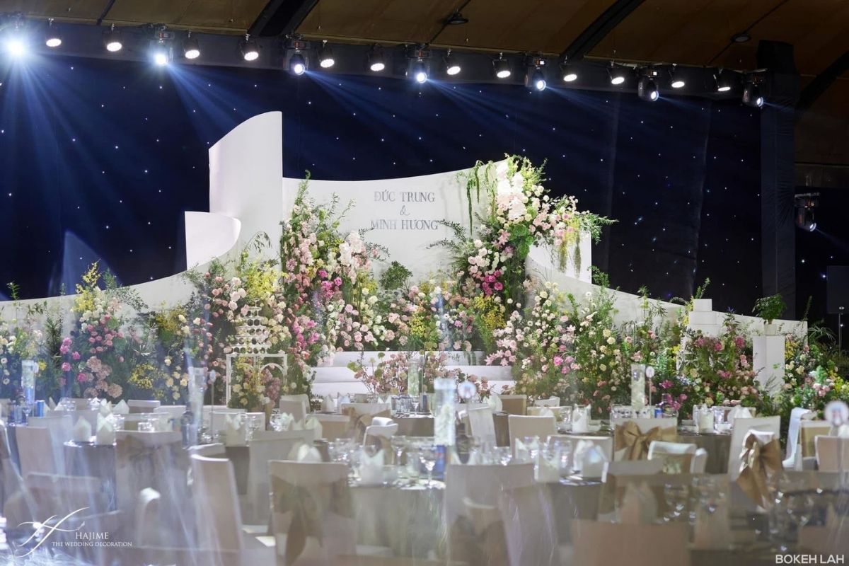 Trang trí đám cưới Trung & Hương tại trung tâm hội nghị Quốc gia NCC (Ảnh: NCC)