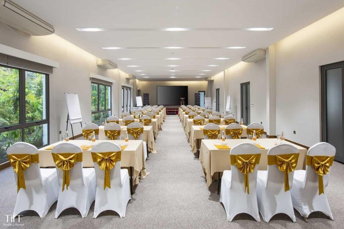 Opera House với không gian hội nghị/tiệc nhỏ hơn, thiết kế thanh lịch, tông trắng chủ đạo. (ẢNH: Sưu tầm)