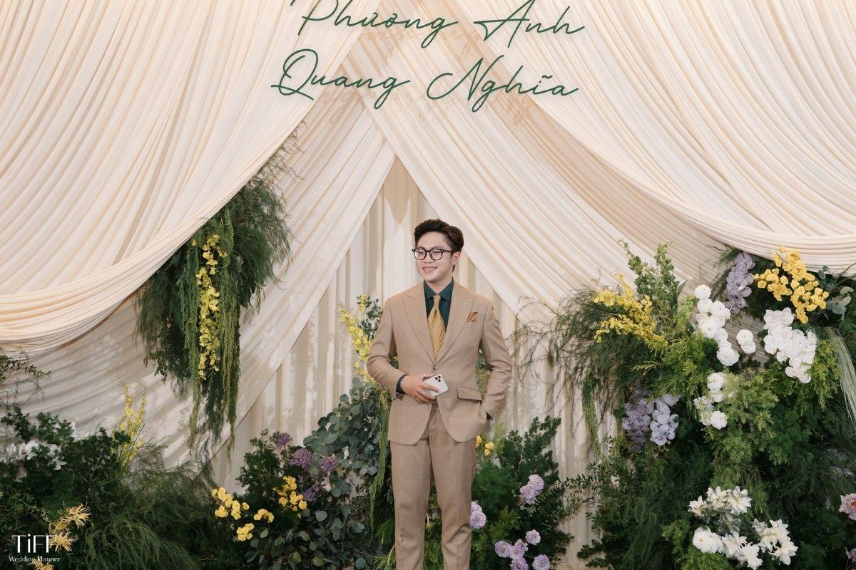 Khả năng dẫn song ngữ Việt - Anh giúp Minh Hiếu trở thành lựa chọn đáng cân nhắc cho các cặp đôi có khách quốc tế tham dự. (ẢNH: TIFF)