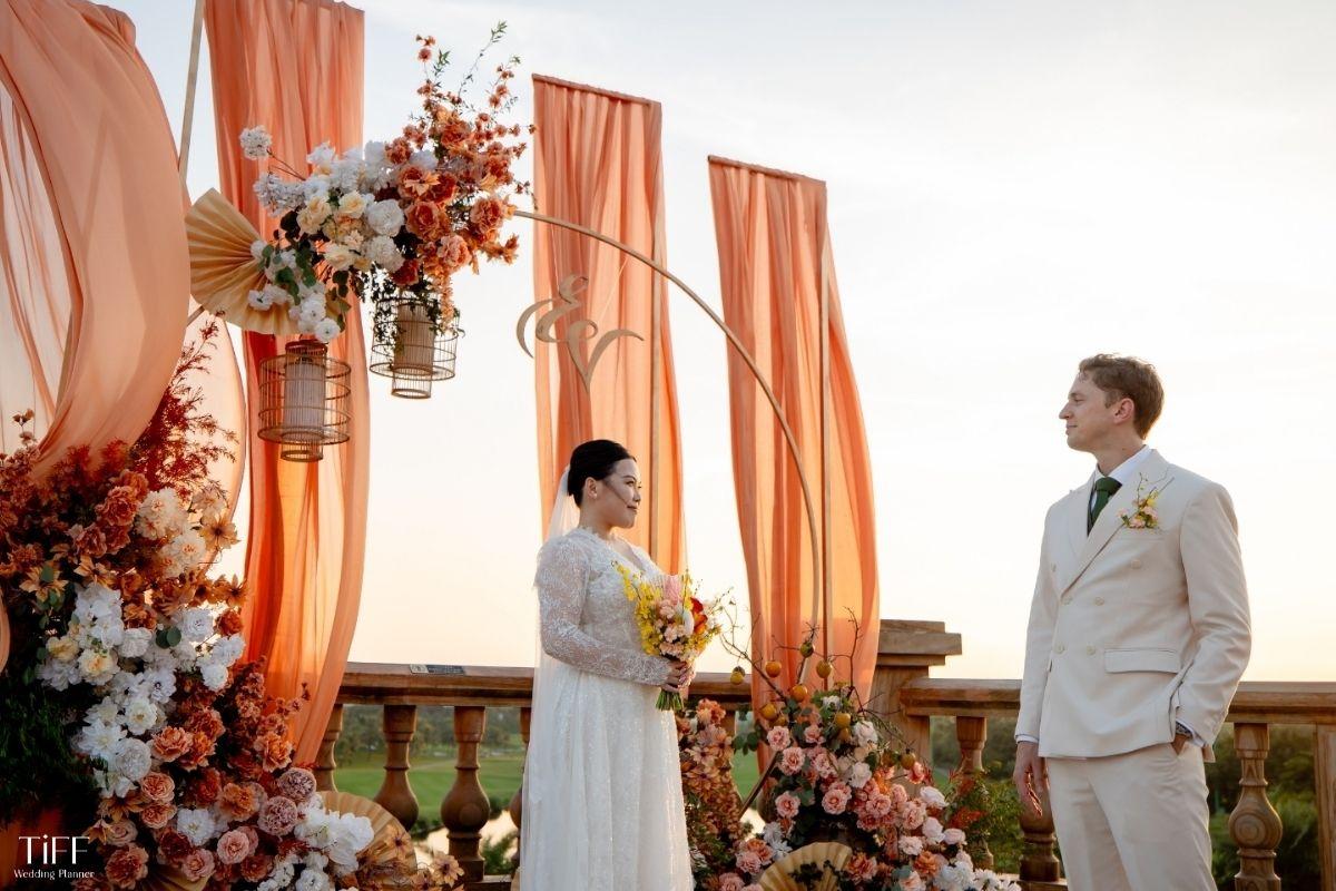 Mỗi MC mang một dấu ấn riêng, phù hợp với những phong cách tiệc cưới và mong muốn khác nhau của cặp đôi.