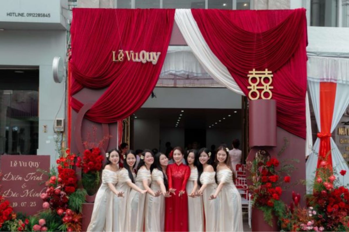 Rạp cưới trong nhà với không gian ấm cúng và trang trọng (Ảnh: Sưu tầm) 