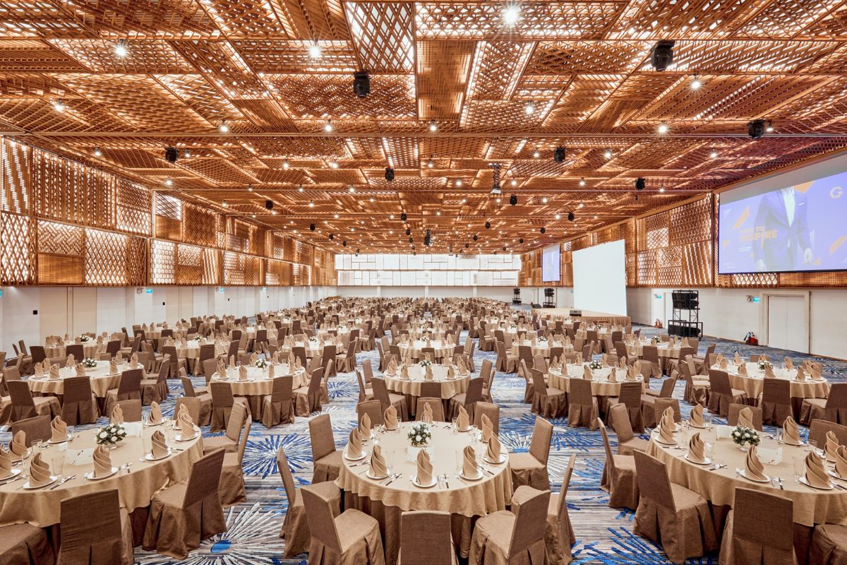 Không gian sảnh cưới rộng lớn, thiết kế sang trọng với ánh sáng ấm áp. (Ảnh: Sưu tầm)