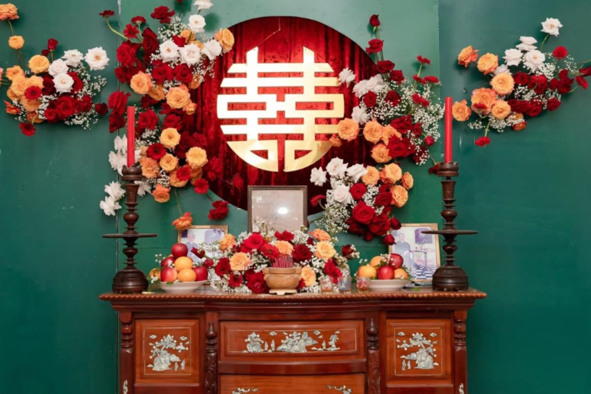 Trang trí bàn thờ gia tiên đám cưới phong cách hiện đại. (Ảnh: Sưu tầm)