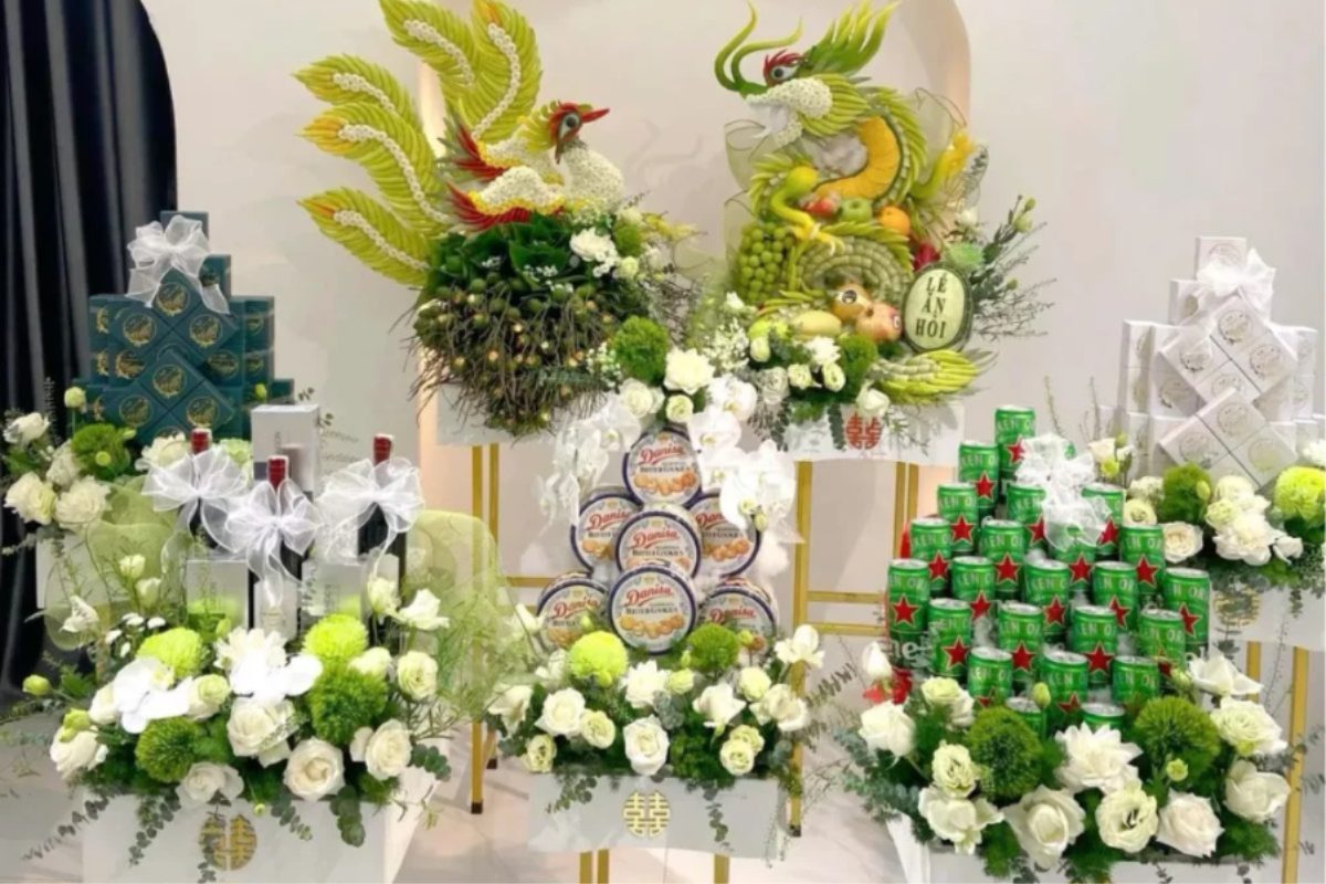 Mẫu tráp ăn hỏi hiện đại tone trắng – xanh tinh giản, sang trọng, phù hợp concept cưới hiện đại. (Ảnh: TIFF.vn) 