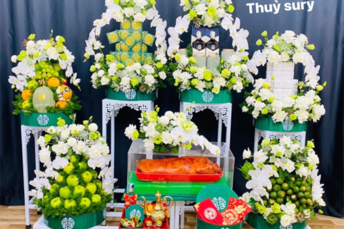 Mâm quả cưới sang trọng cao cấp với trái cây nhập khẩu và lễ vật chọn lọc kỹ lưỡng. (Ảnh: Sưu tầm) 