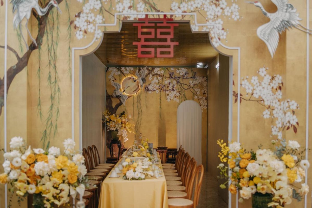 Phông nền vàng đồng lễ gia tiên cổ điển. (Ảnh: Sưu tầm) 