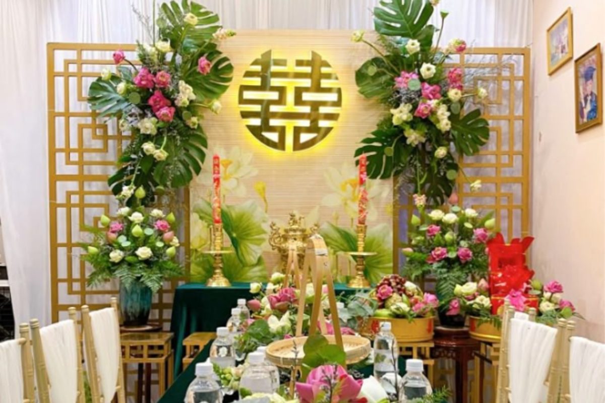 Hoa sen trang trí bàn thờ gia tiên đám cưới. (Ảnh: Sưu tầm)