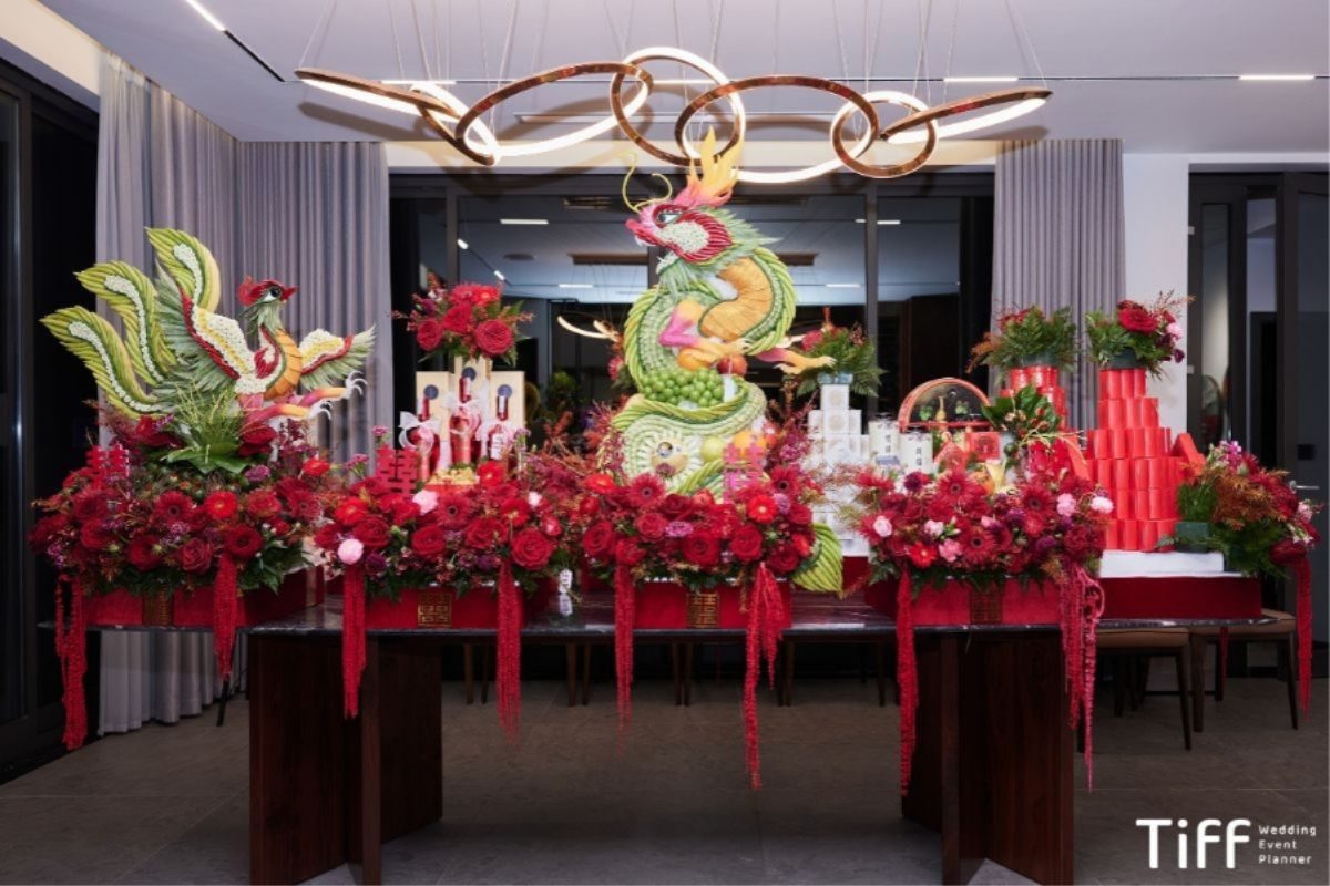  Mâm quả sang trọng với sự kết hợp giữa các lễ vật cao cấp và trang trí hiện đại. (Ảnh: TIFF.vn) 