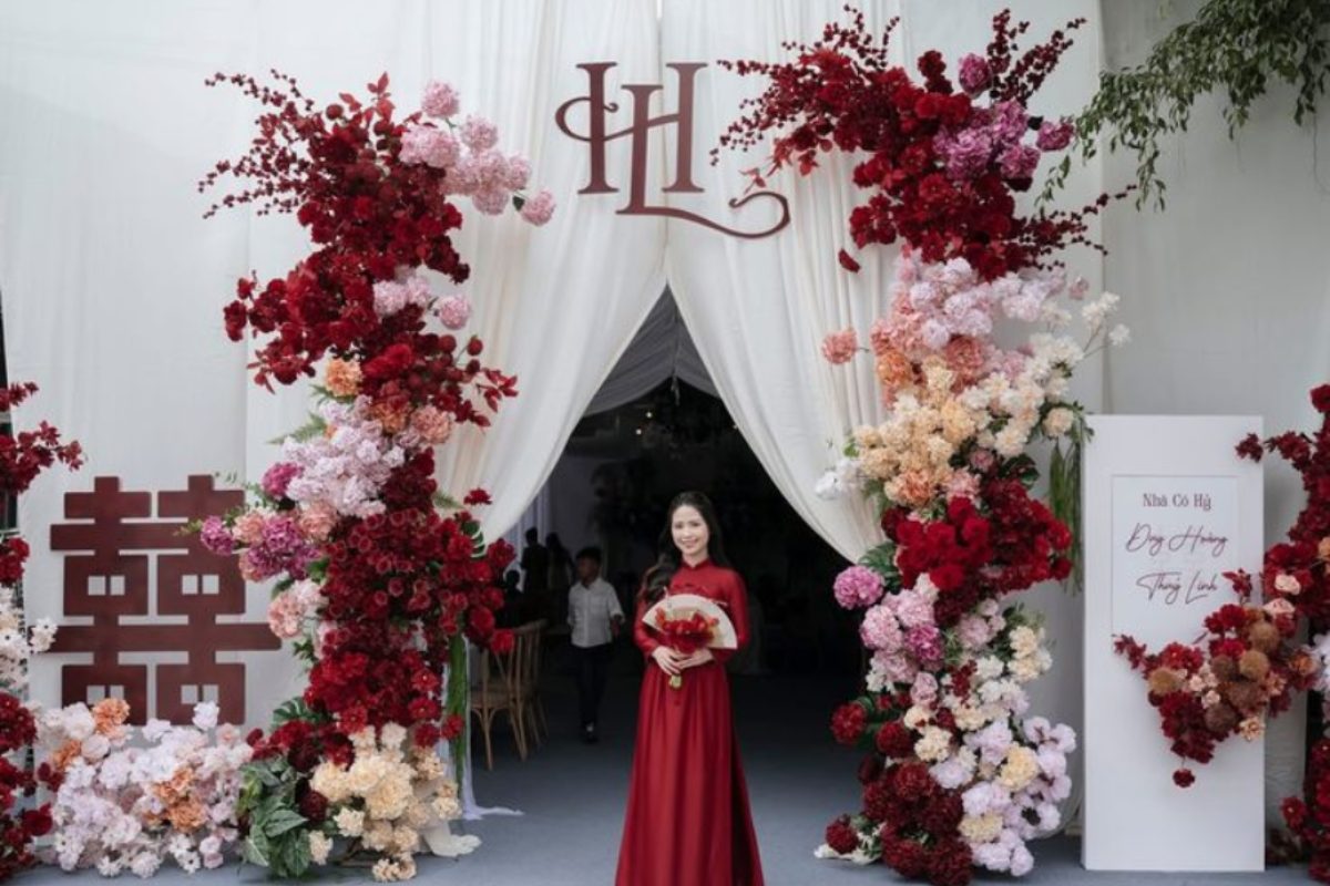 Rạp cưới màu đỏ trắng mang phong cách truyền thống (Ảnh: Sưu tầm) 