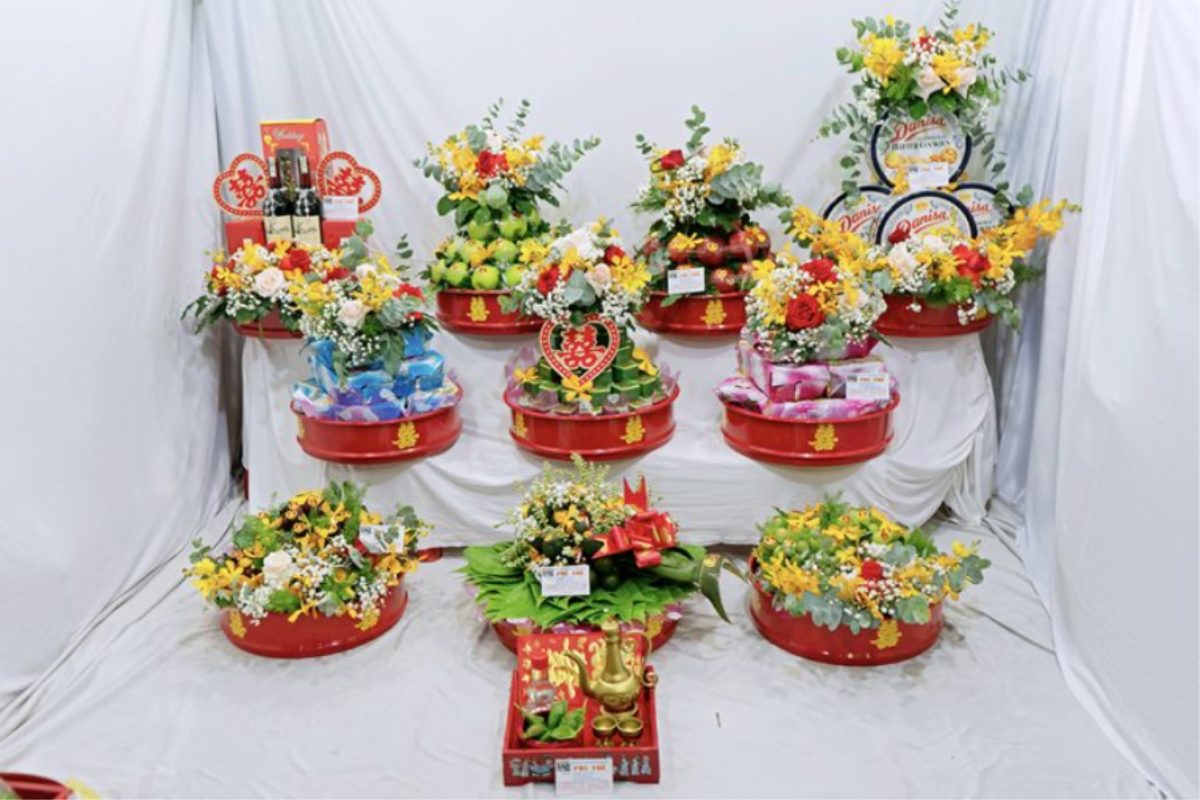 Mâm quả cưới truyền thống đỏ vàng miền Tây tượng trưng cho may mắn và sung túc. (Ảnh: Sưu tầm) 