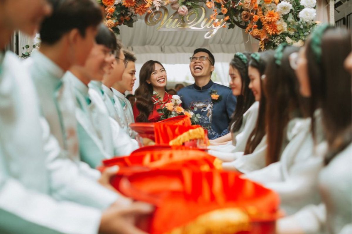 Trang trí tráp xin dâu gọn gàng, phủ khăn đỏ trang trọng. (Ảnh: Sưu tầm) 