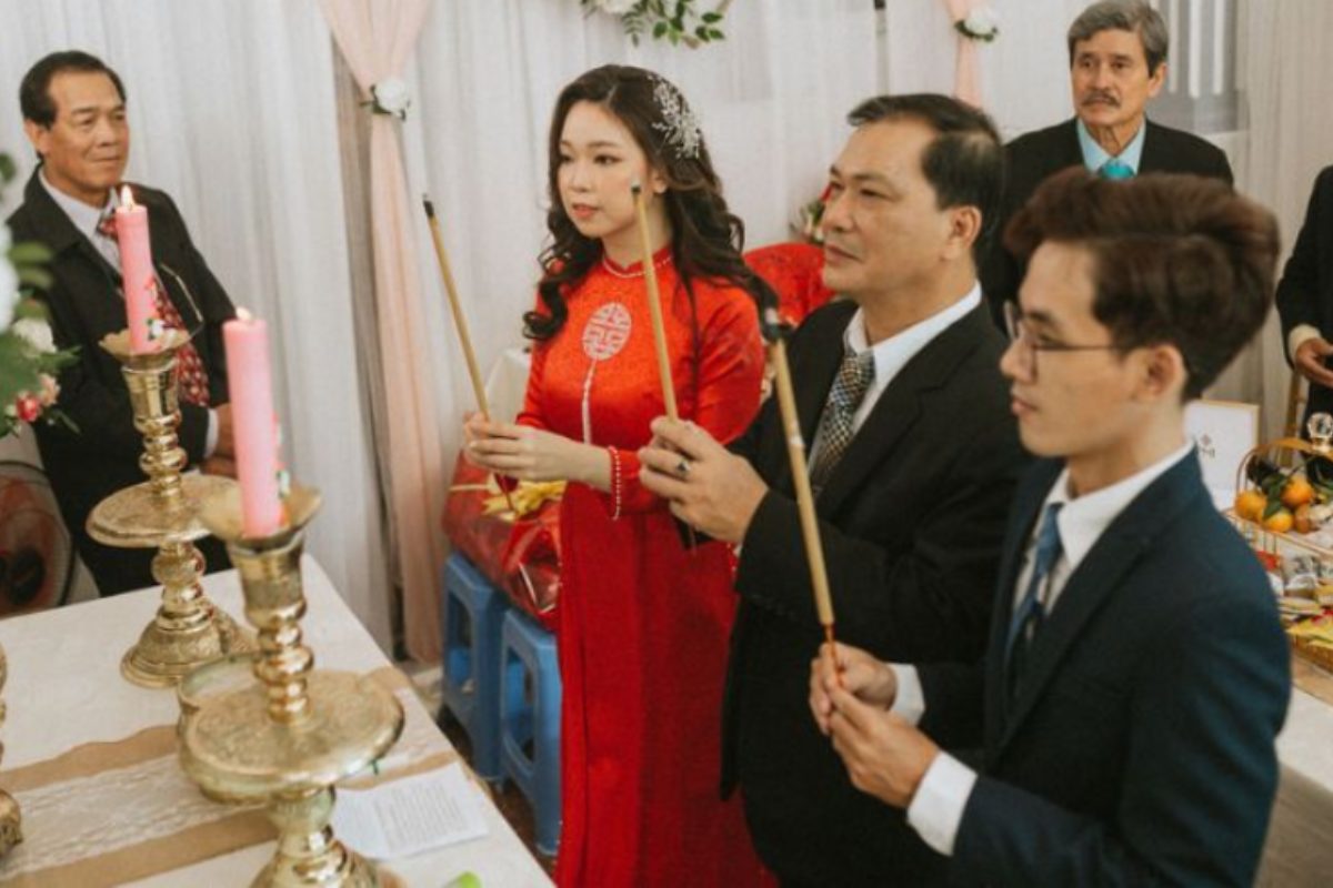 Mẫu văn khấn gia tiên ngày cưới chuẩn nghi lễ truyền thống Việt Nam, đọc trong lễ cưới tại nhà. (Ảnh: Sưu tầm)