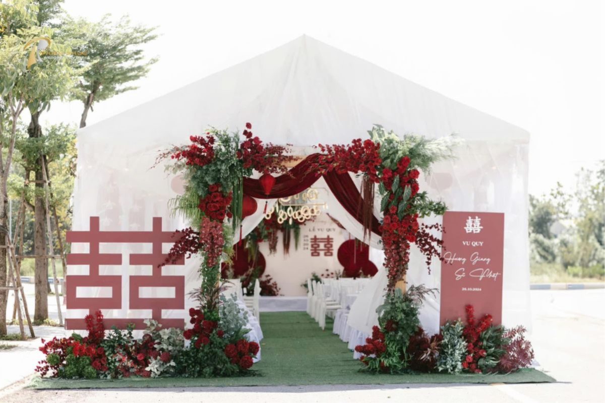 Rạp cưới phong cách minimalism với thiết kế đơn giản.(Ảnh: Sưu tầm)