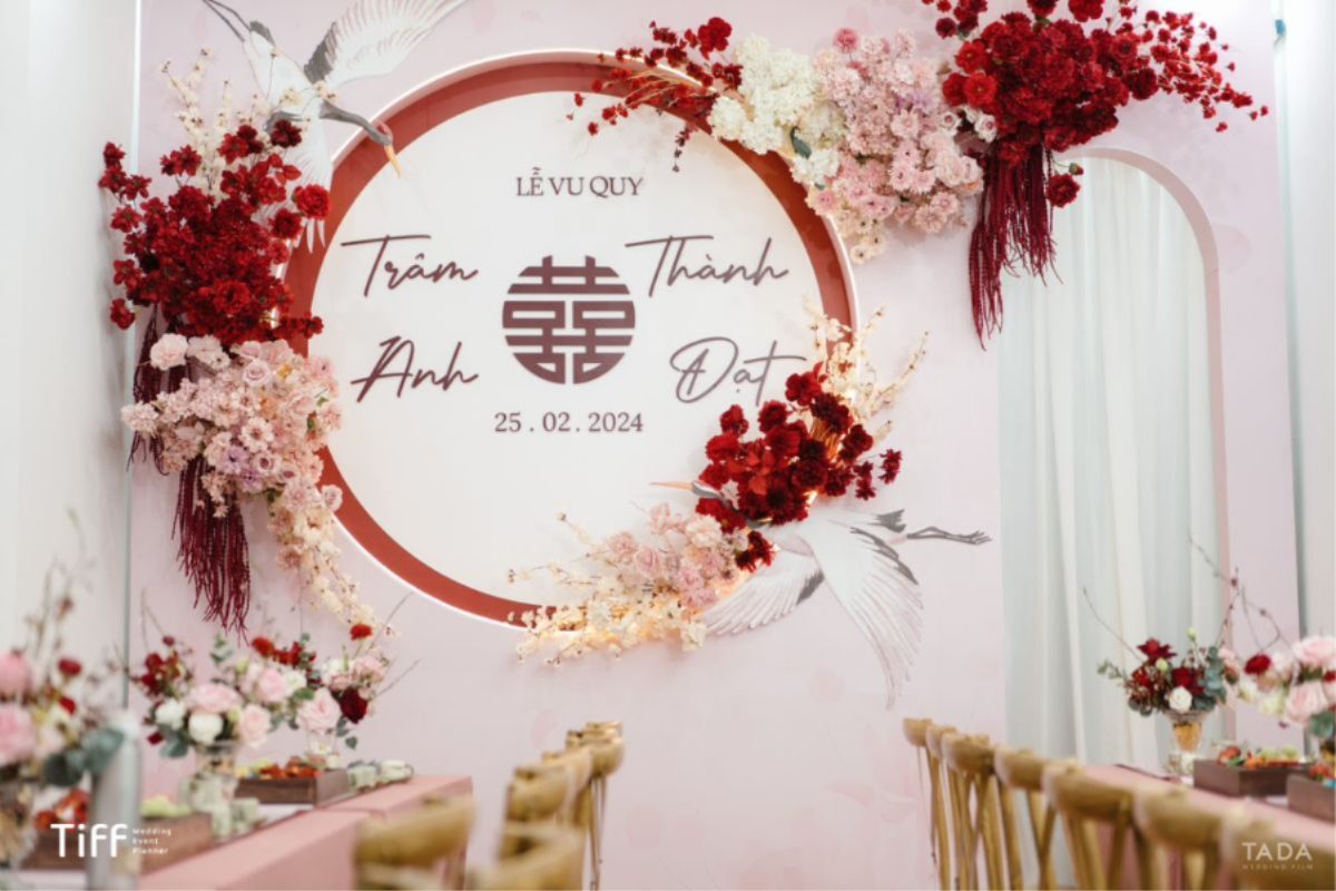 Phông nền chữ hỷ trong lễ gia tiên. (Ảnh: TIFF.vn) 