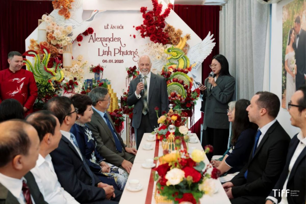 Lời cảm ơn và tiễn đoàn nhà trai, kết thúc phần lễ trao dâu với không khí ấm áp và trang trọng. (Ảnh: TIFF.vn) 