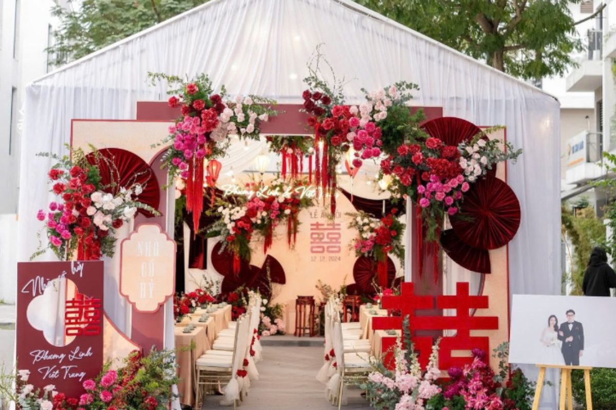 Mẫu rạp cưới luxury với màu sắc sang trọng, ánh sáng lung linh và không gian rộng lớn. (Ảnh: Sưu tầm) 